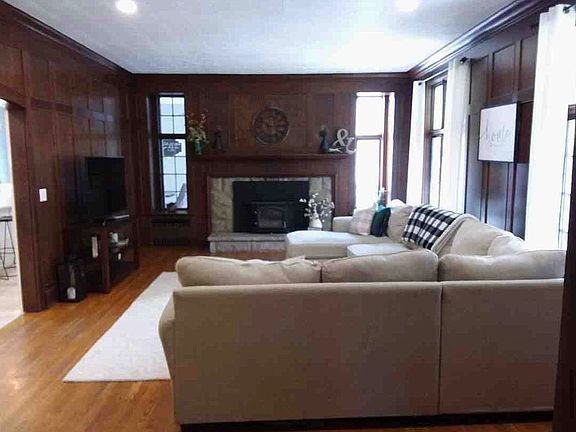3rd image of 144 S Lawn Ave