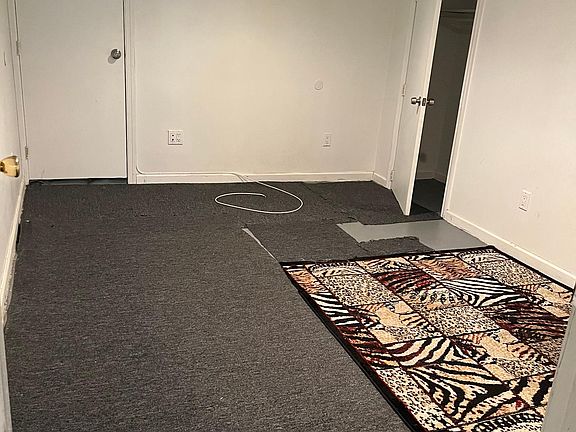 3rd image of 183 Circle Dr E