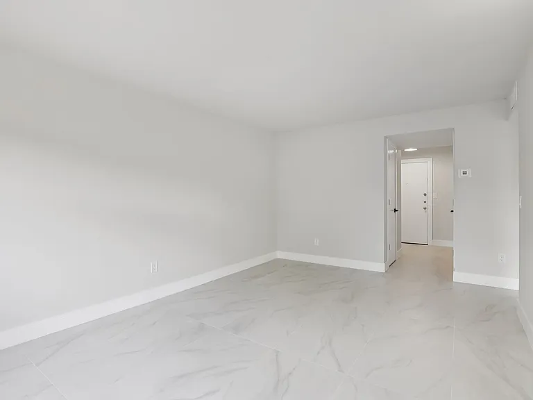 The Oaks Apartments — Photo 60