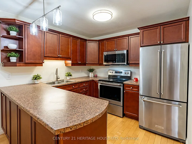 15 Hofstetter Ave #208 — Photo 5
