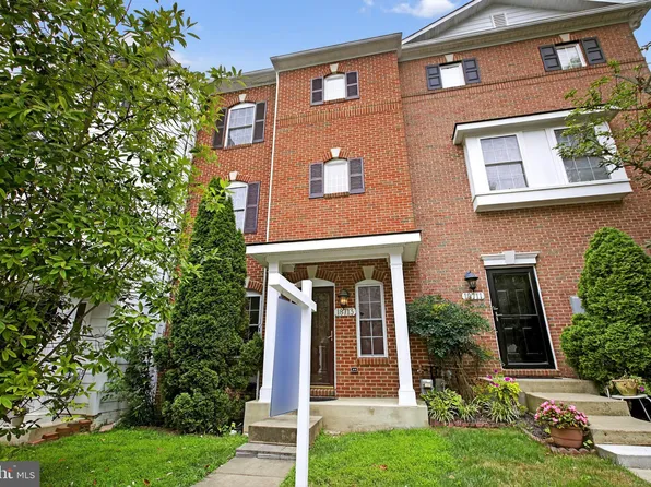 18713 Falling River Dr, Gaithersburg, MD 20879