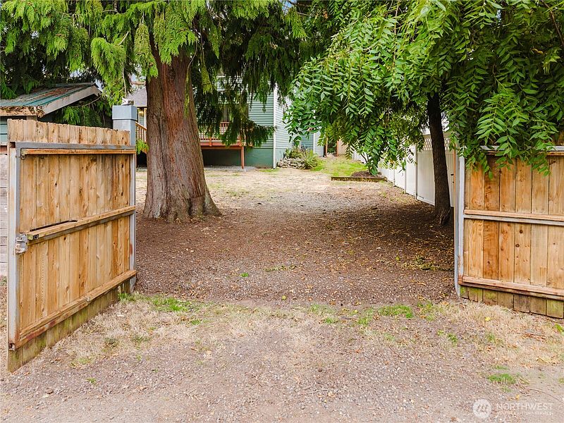 5th image of 10050 13th Avenue NW