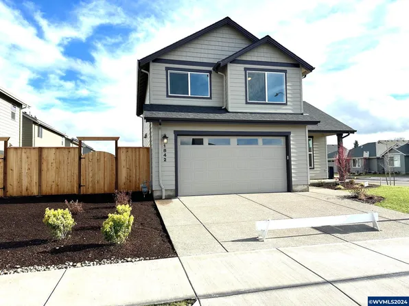 1842 SE Blueberry St, Dallas, OR 97338