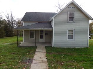 380 Oak St, Riverside, IA 52327