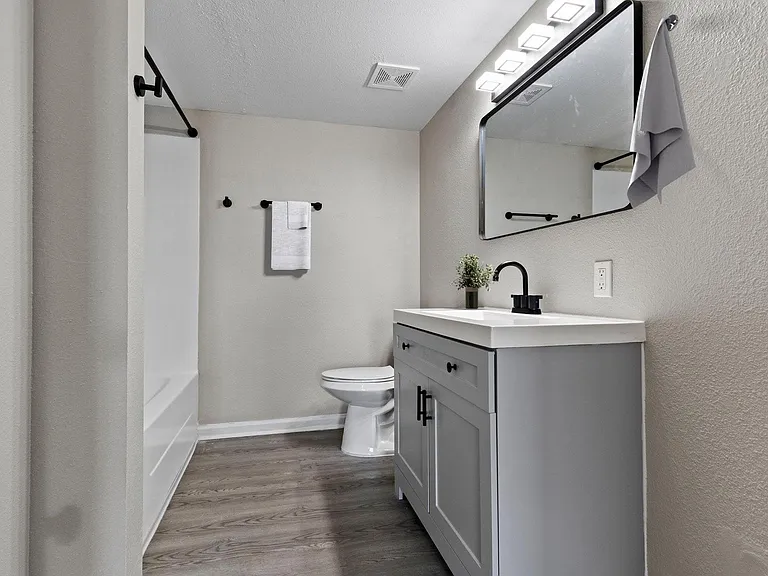 The Latitude Apartments — Photo 9