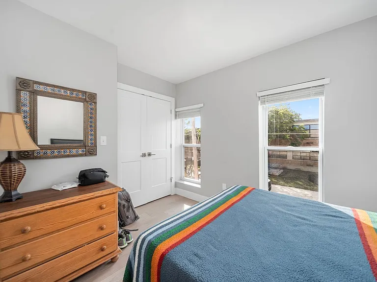 622 W State St — Photo 22