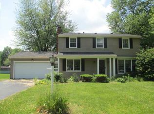 7 Heatherwood Rd, Fairport, NY 14450