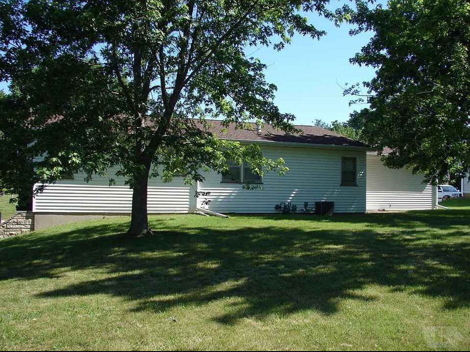 1st image of 1112 E Linden Dr