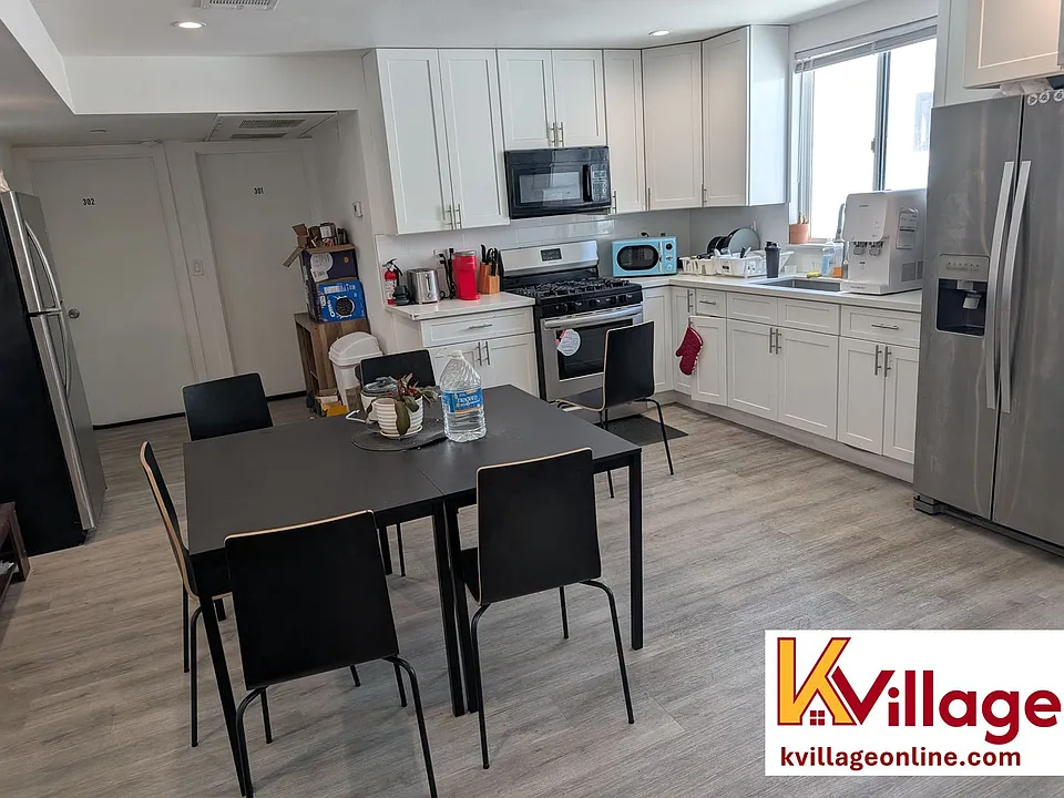 1575 1/2 W 37th St #302
