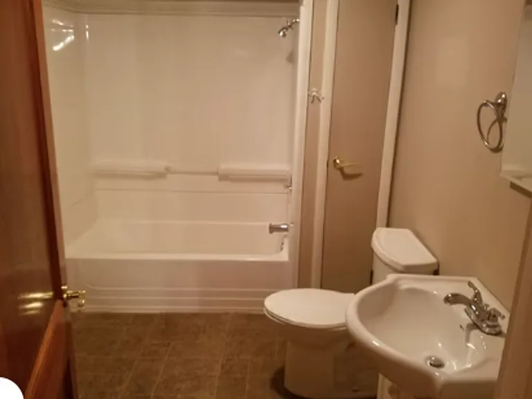 611 E Mulberry St — Photo 6