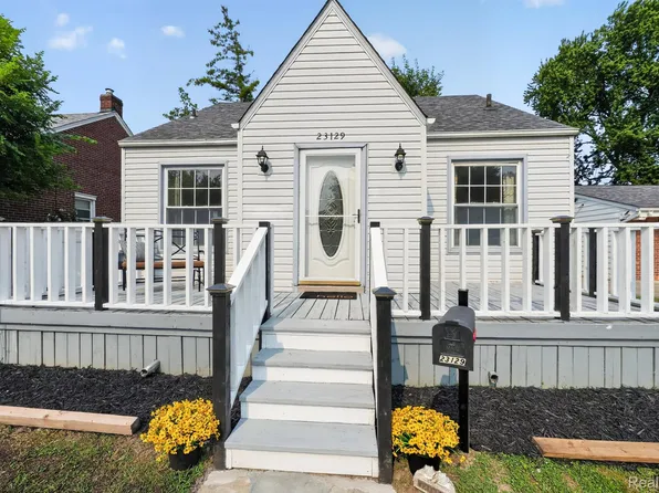 23129 Oakwood Ave, Eastpointe, MI 48021