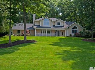 101 Wilmington Dr, Melville, NY