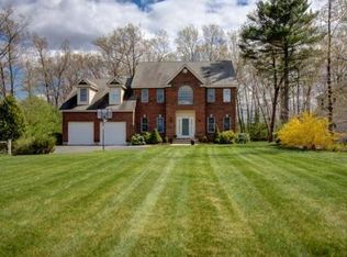 4 Tea Party Ln, Holliston, MA 01746