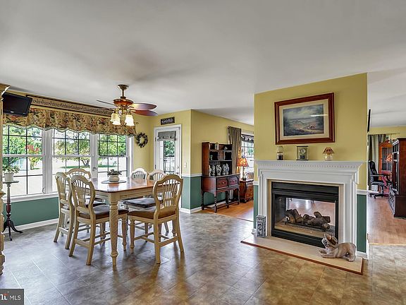 4th image of 17884 Meadow Dr