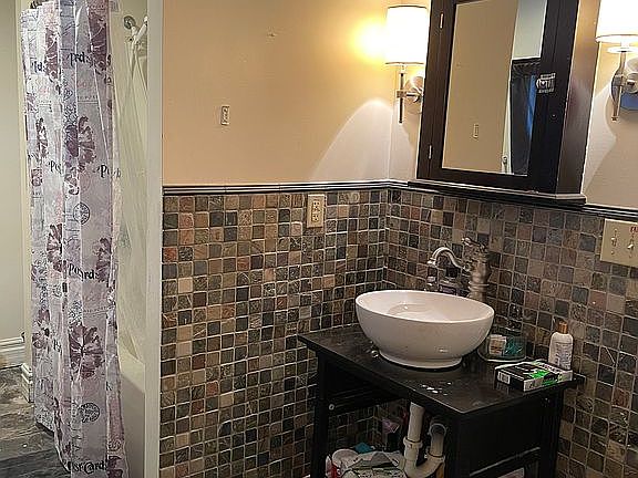 5th image of 322 S Elm Ave