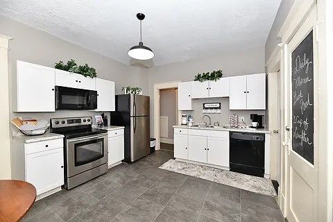 4th image of 927 E Morris St #927