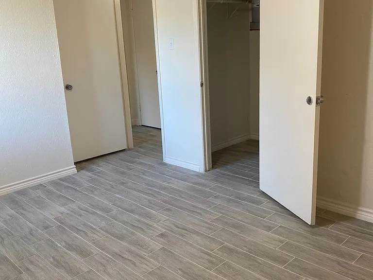 Lions Court Apartments — Photo 55