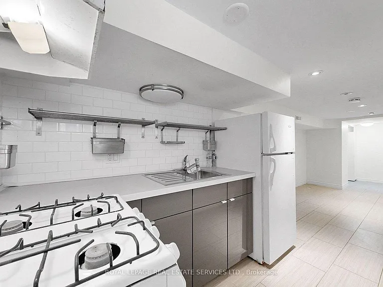 119 Essex St #LOWER — Photo 6
