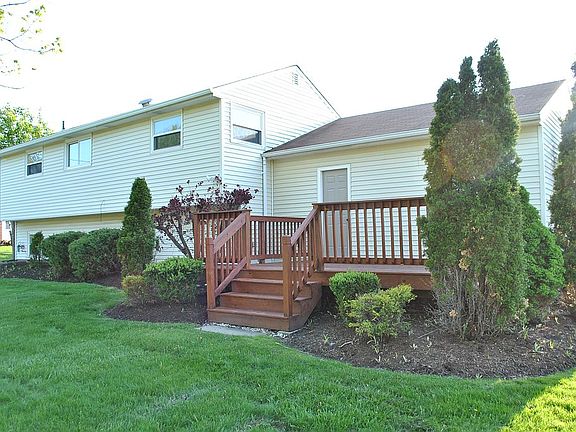 3rd image of 717 Kenbridge Dr
