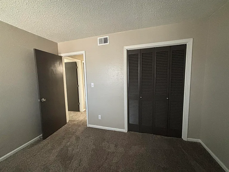 Tiblow Village Apartments — Photo 21