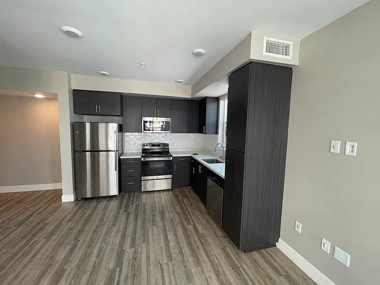 569 W Date St #502 — Photo 21