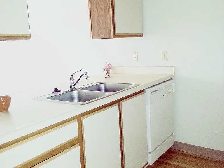 Meridian Stratford Place Senior 55+ Apartments — Photo 17