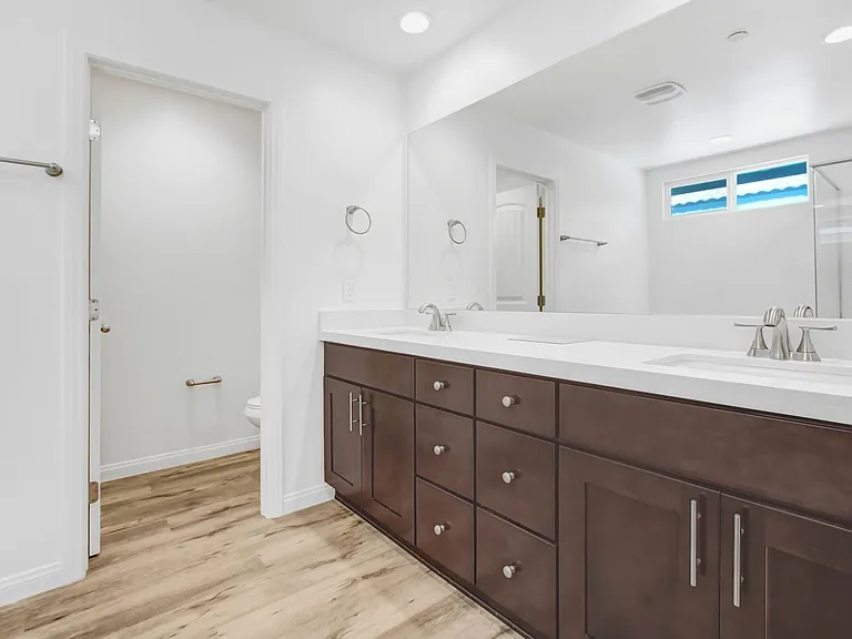 504 Villa Way — Photo 3