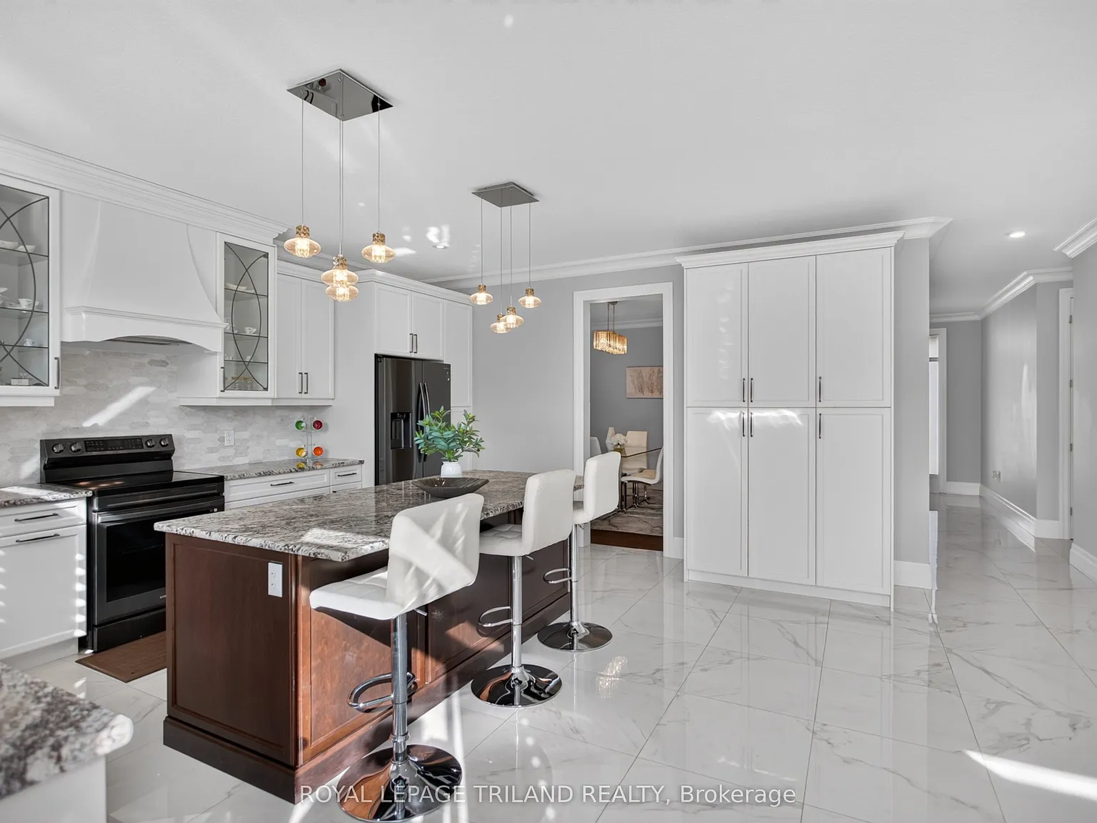 5 bed, $3,950 — Photo 4