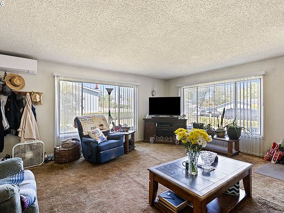 5th image of 311 SE Grape Ave