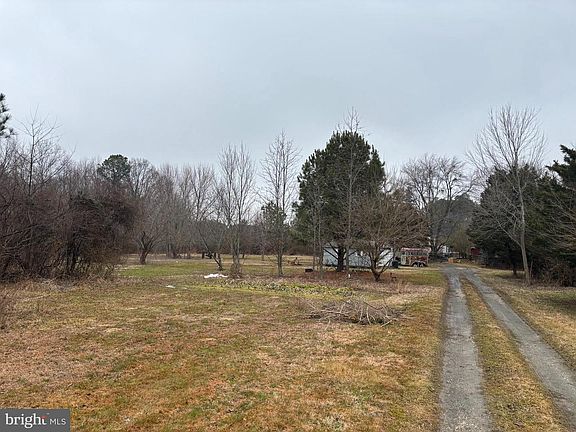 3rd image of 22464 Hillsboro Rd