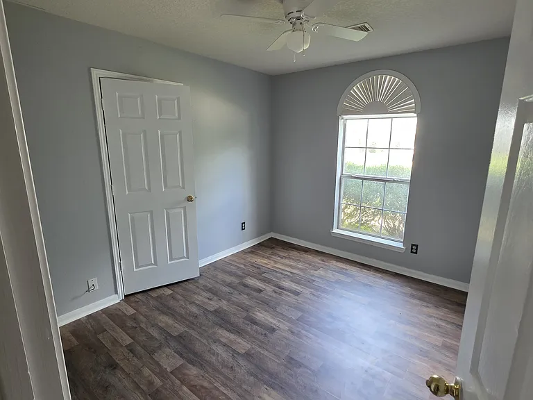 24107 Lazy Kay Ln — Photo 4