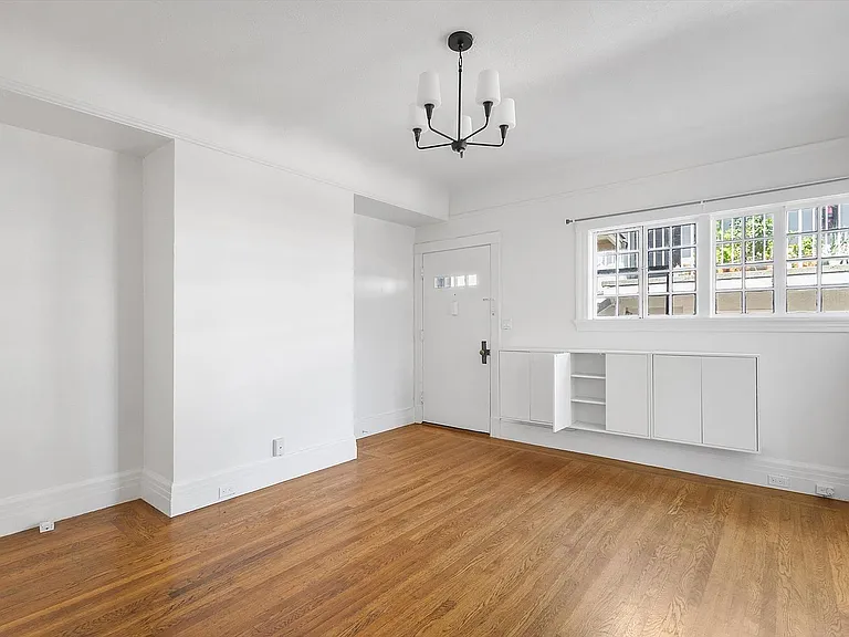 2138 Clinton Ave #A - 1 bedroom | 1 bath — Photo 7