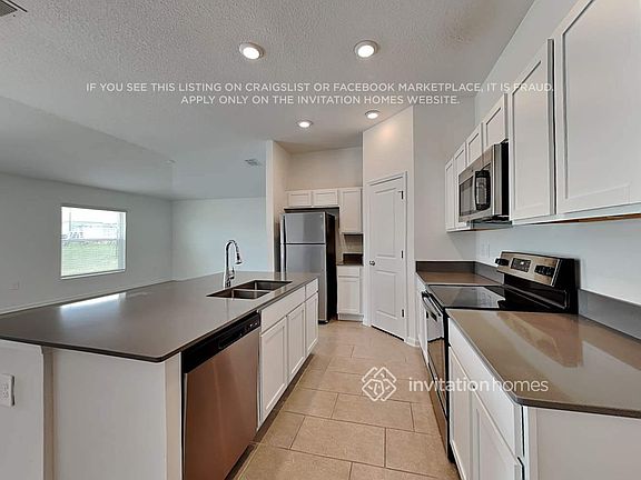 5th image of 3043 Blue Bonnet Ln