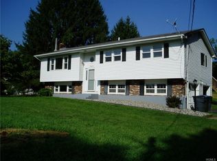 22 Lakeview Dr, Chester, NY 10918