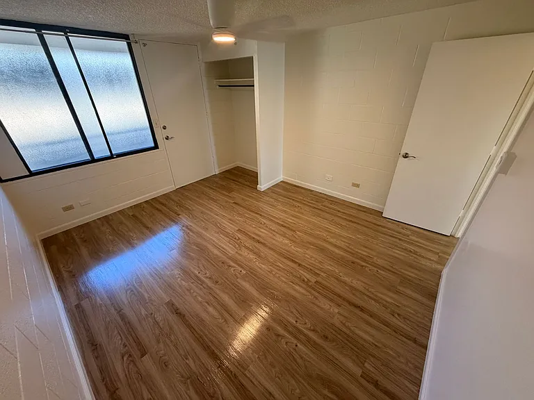 1301 Lusitana St — Photo 7