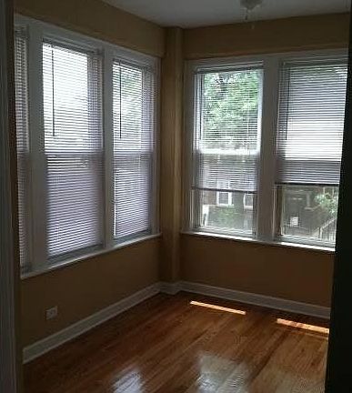 3rd image of 3218 W Eastwood Ave Front 2