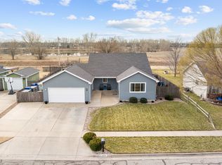 1326 Lakeview Dr, Salina, KS 67401