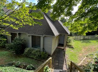 1068 Highlands Dr, Charlottesville, VA 22901