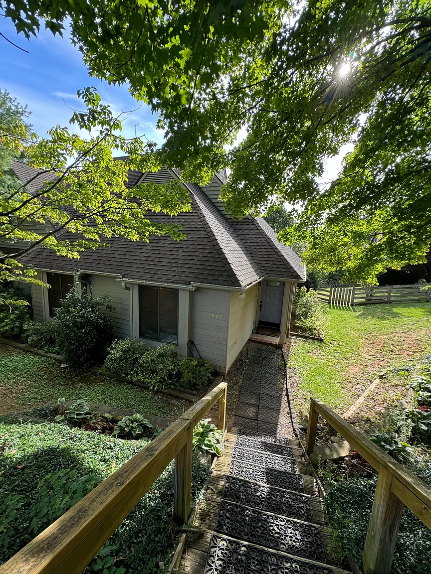 1068 Highlands Dr photo 1