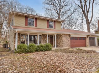 2S943 Shagbark Dr, Batavia, IL 60510