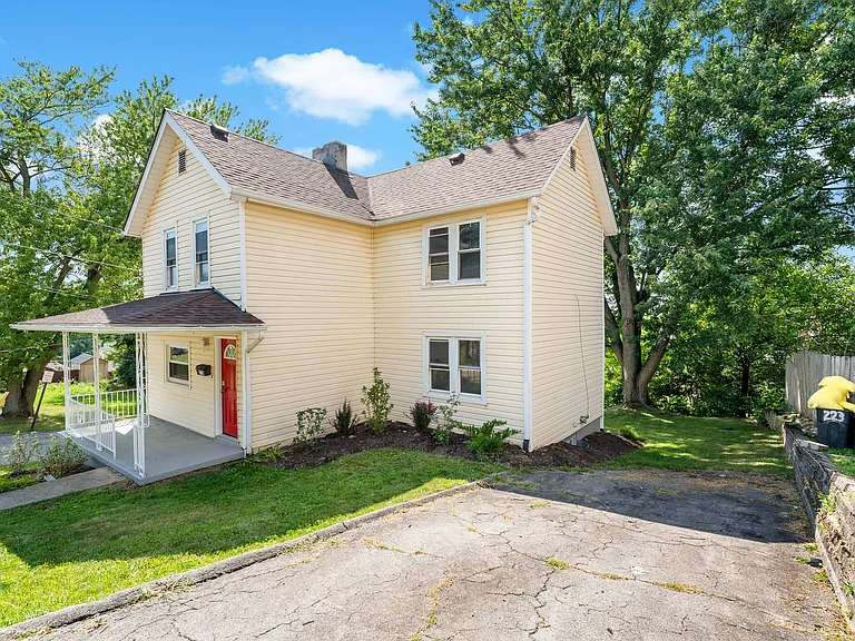 219 Douglas Ave — Photo 4