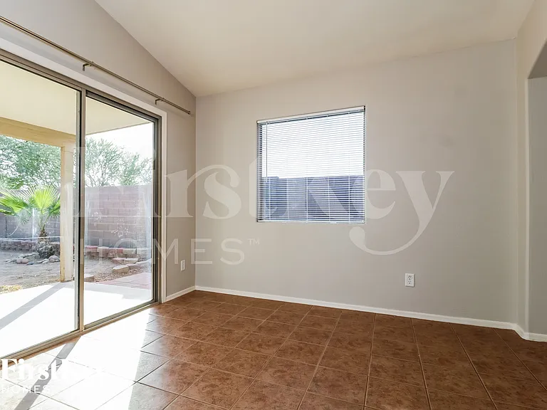 25757 W Saint Kateri Dr — Photo 6