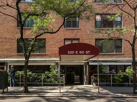 3rd image of 224 E 60th St APT 3B