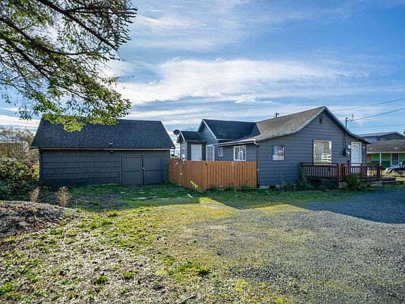 4th image of 807 Garibaldi Ave