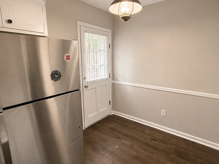 209 E McAden St #G — Photo 8
