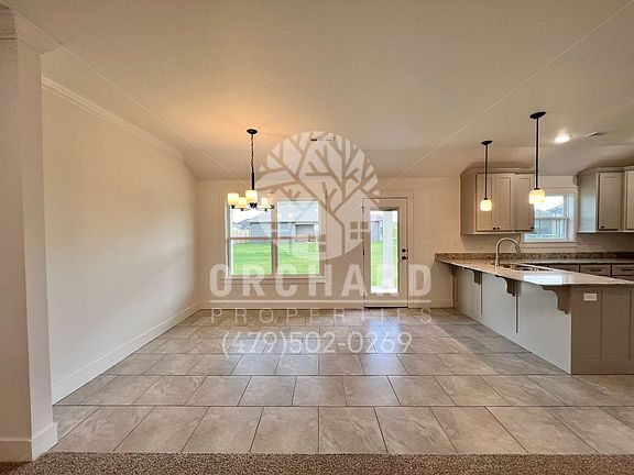 5th image of 1809 E Hudson Dr