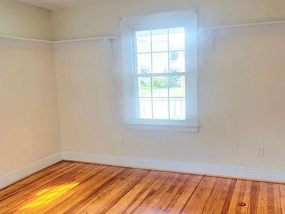 5th image of 5213 Bloomingdale Ave