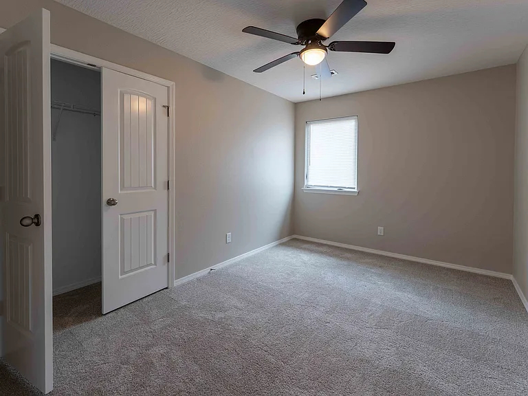 Oakwood Heights Townhomes — Photo 37