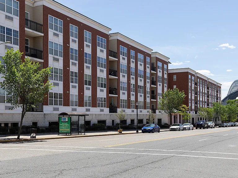 Bridgepoint at Bayonne — Photo 16