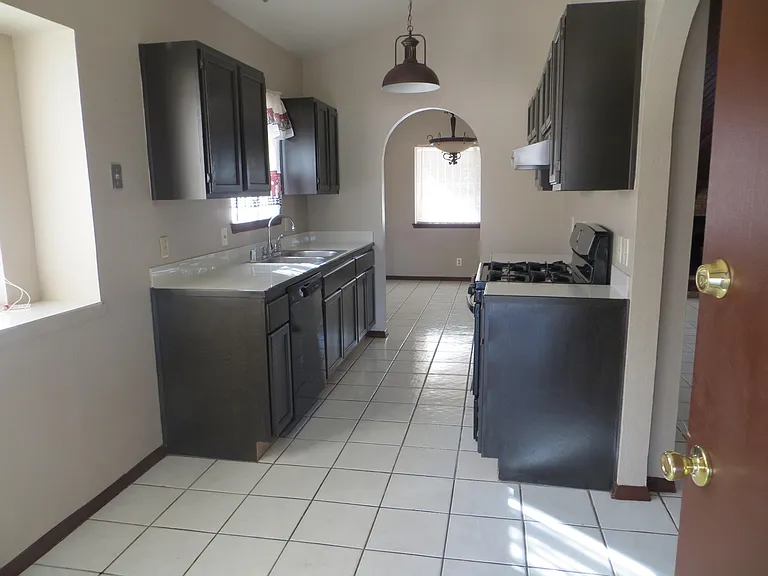 7772 Iroquois Dr — Photo 2